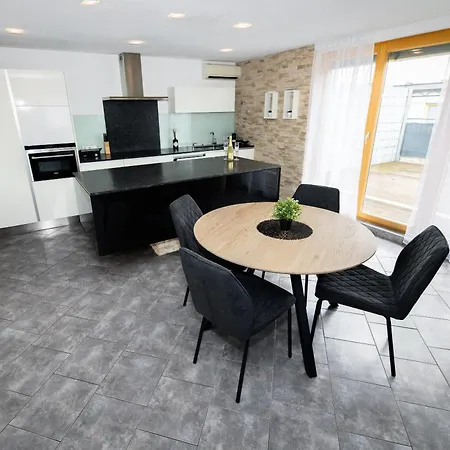 Riedwohnung 1- * لوستيناو